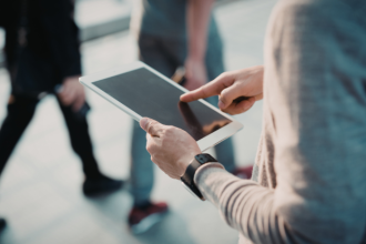 Decisões ética em ambientes altamente tecnológicos orientadas por responsabilidade com Andre de Barros Faria.