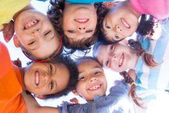 Primeira infância e políticas públicas: por que a capacitação de servidores é essencial para o futuro de Bertioga