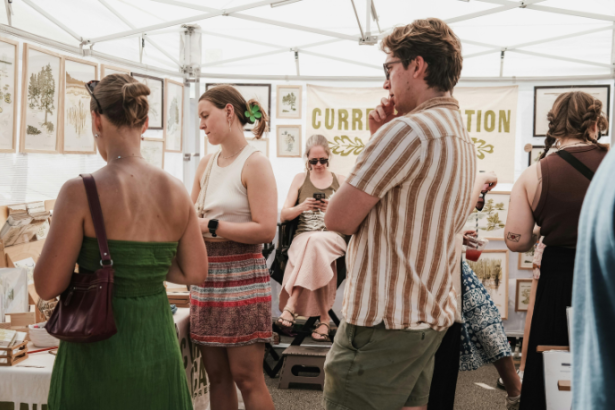 Feira Artes e Aromas fortalece a economia criativa em Bertioga com cultura, música e sustentabilidade