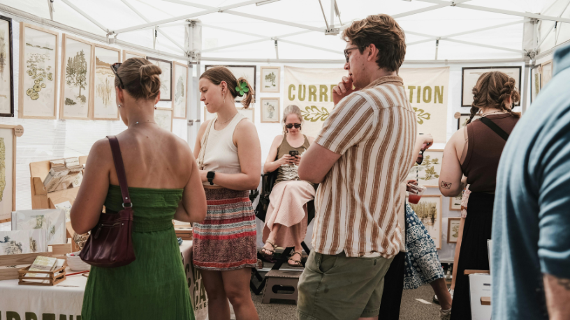 Feira Artes e Aromas fortalece a economia criativa em Bertioga com cultura, música e sustentabilidade