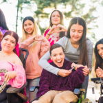 Programa de apoio às mães de pessoas com deficiência em Bertioga amplia debate sobre inclusão e assistência social