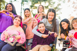 Programa de apoio às mães de pessoas com deficiência em Bertioga amplia debate sobre inclusão e assistência social