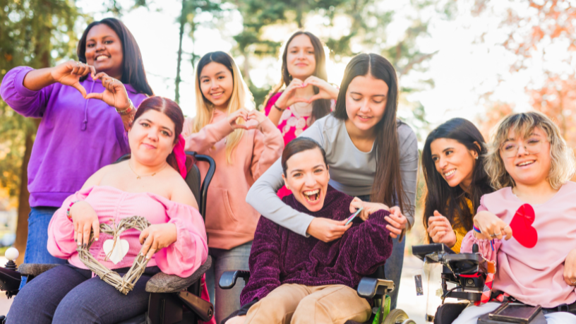 Programa de apoio às mães de pessoas com deficiência em Bertioga amplia debate sobre inclusão e assistência social