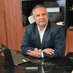 Elmar Juan Passos Varjão Bomfim apresenta estratégias de segurança de dispositivos móveis na engenharia e explica como proteger dados, sistemas e operações em ambientes técnicos cada vez mais conectados.