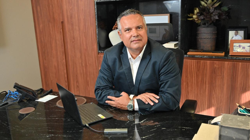 Elmar Juan Passos Varjão Bomfim apresenta estratégias de segurança de dispositivos móveis na engenharia e explica como proteger dados, sistemas e operações em ambientes técnicos cada vez mais conectados.